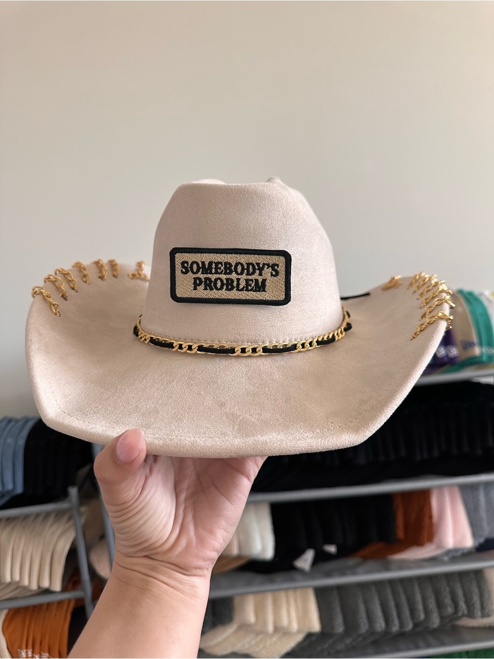 Morgan Wallen - Somebody's Problem Cream Suede Cowboy Hat with Gold Chain Trim - Picture 5 of 6